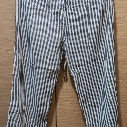 Summer fabric cropped pants like new, white and gray, size XL