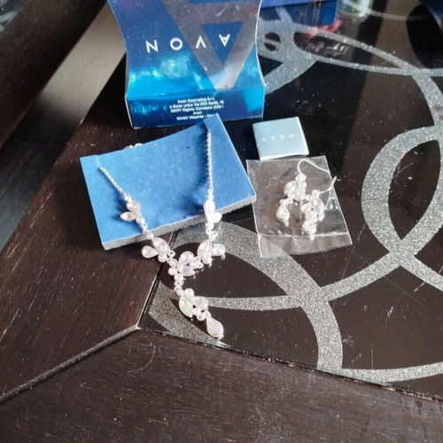 Avon teardrop necklace and earrings set new, turquoise and silver