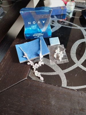 Avon teardrop necklace and earrings set new, turquoise and silver