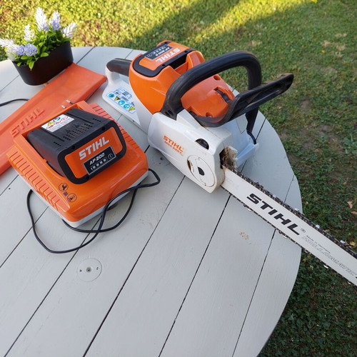 Stihl Battery Chainsaw with Two 300s Batteries and Charger like new