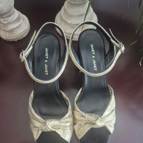 Janet & Janet sandals new, black and gold, size 37