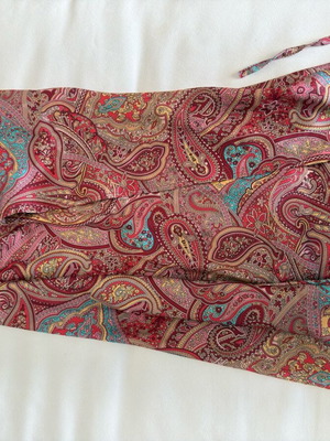 A-Style airy skirt with floral patterns, like new, adjustable tie