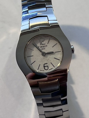 Tissot 28mm κομψό γυναικείο vintage ρολόι μεταχειρισμένο, ζαφείρι κρύσταλλο