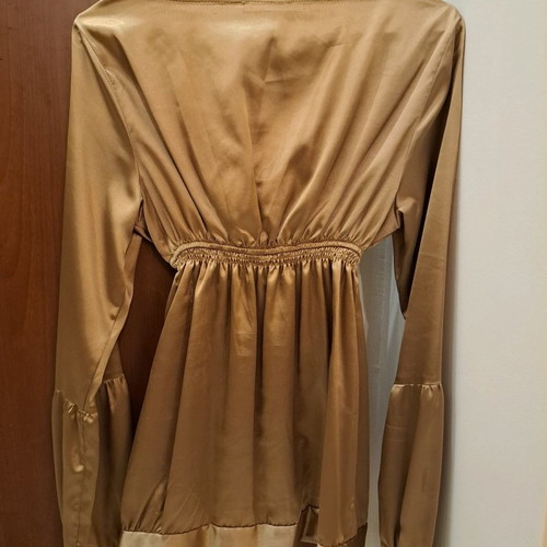 Toi&Moi gold blouse used with elastic under bust