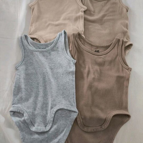 H&M baby bodysuits like new, pack of 4, 1-3 months