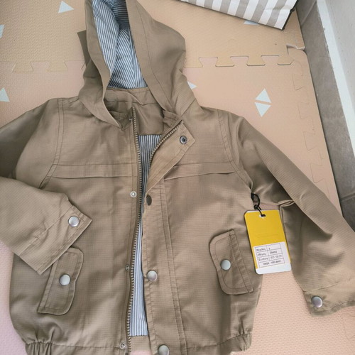 Hashtag windbreaker jacket 3 years new, beige