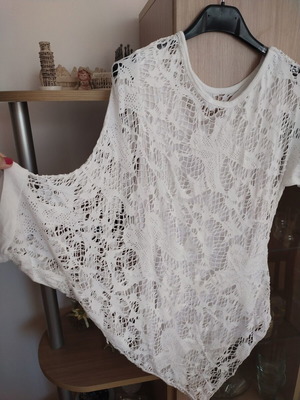 White blouse with mesh knit and asymmetric sleeves like new