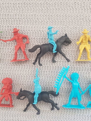 Plastic Indian and Cowboy Soldiers used, 90s, pack