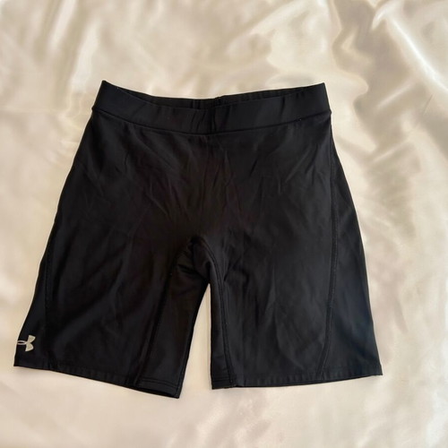 Σορτσάκι γυναικείο αθλητικό Under Armour σαν καινούργιο, μαύρο, μέγεθος S