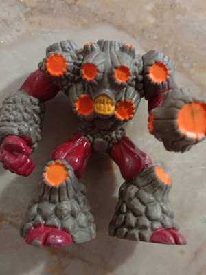Giochi Preziosi Gormiti Bombos figure, volcanic tribe