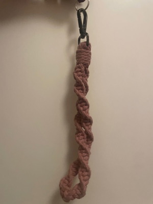 μπρελοκ μακραμε ροζ χειροποίητο για τα κλειδια