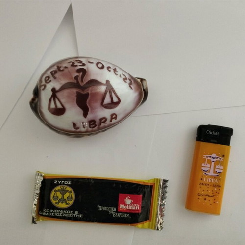 Libra small collectibles used, pack