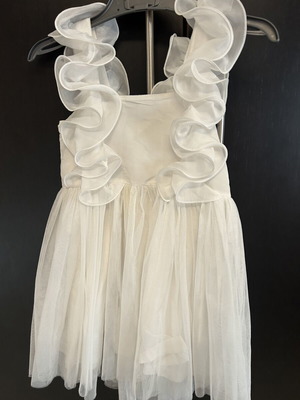 Collection white sleeveless formal dress for girls