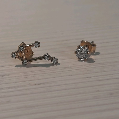 Anna Maria Mazaraki earrings used with Libra zodiac sign