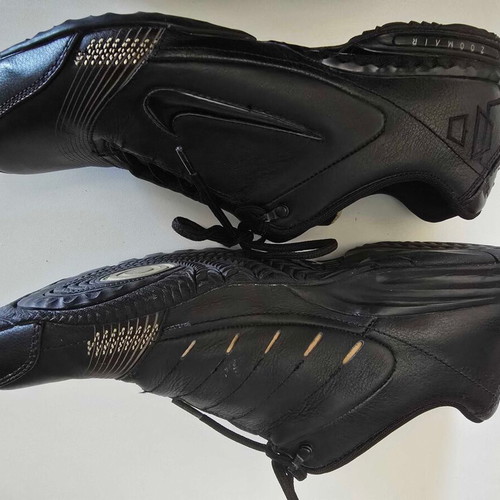 Nike Zoom Air and Adidas Stabil 6 athletic shoes used, size 44 set