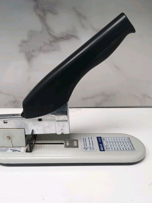 KW-TRIO 50LBN desktop stapler like new