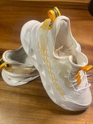 Venom Chevron Legend X9X Sneakers new, Ghost White, size 44