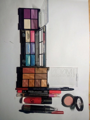 Golden Rose, GlamorouS, D'Donna, Victoria, Mels makeup set used, pack of 13 items
