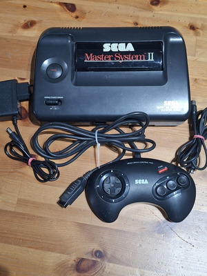 Sega Master System II like new complete package with original controller