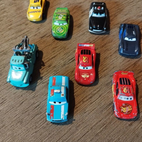 McQueen toy cars set of 8 like new, metal