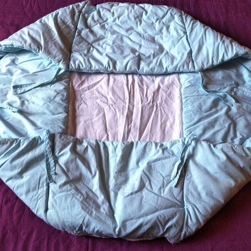 Pack of crib bumpers and mosquito net like new