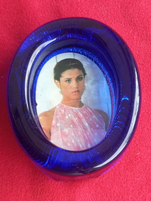 Γυάλινη vintage κορνίζα σαν καινούργια, μπλε βαρύ γυαλί 10×7 εκ