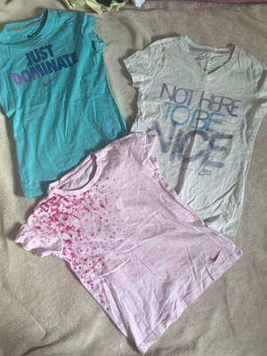 Nike t-shirts for girls size S like new, set of three