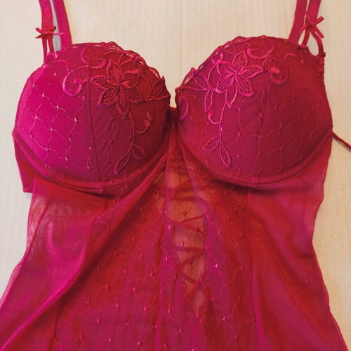 Luna nightdress cup B80 red like new
