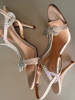 Lerre sandals with rhinestones 9.5cm heel rose-ecru like new