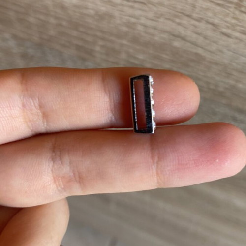Decorative bead in I shape like new