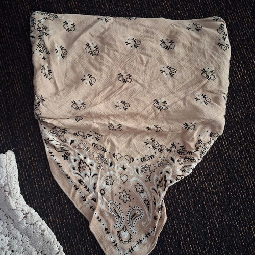 Women's tops used, pack of 2, beige and black
