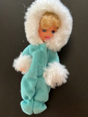 Winter Holiday Barbie Gift Set Sledding Fun Kelly like new