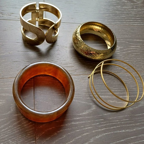 Bracelets used, pack of 4 in excellent condition