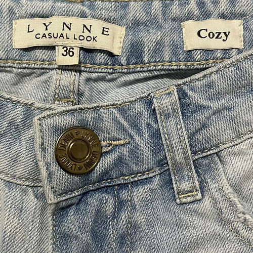 Lynne light blue jean shorts with lace, like new, size S