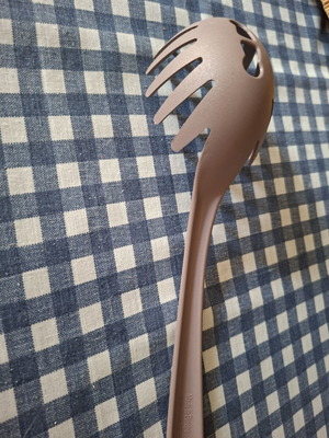 Durable pasta spoon up to 210 degrees Celsius, 31 cm