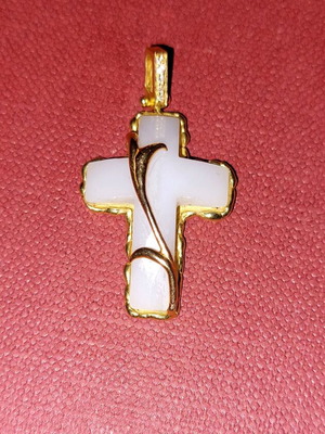 Gold handmade cross 18 carats like new, rare piece