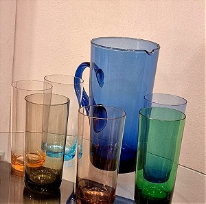 Vintage χρωματιστά ποτηρια νερού και μια Κανάτα