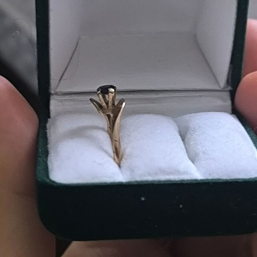 Gold 585 solitaire ring with sapphire like new