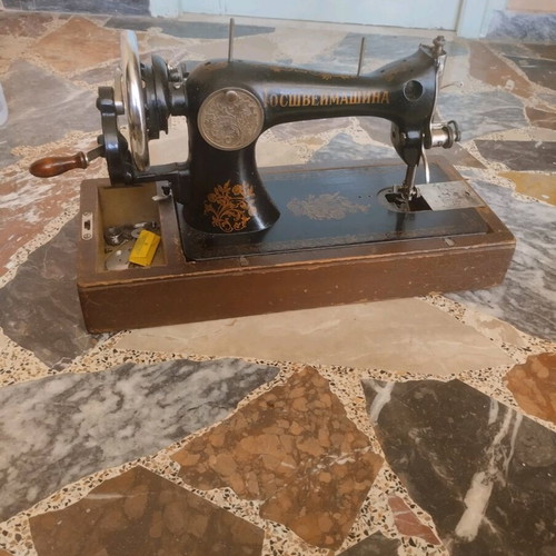 Singer Vintage Soviet Hand Crank Sewing Machine used, 1950s