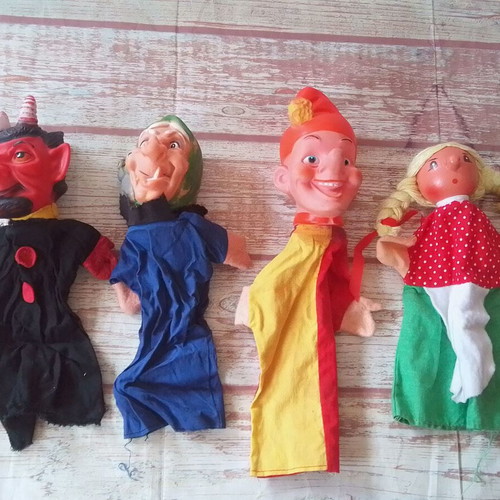 Vintage 4 puppet gloves for theater used, pack