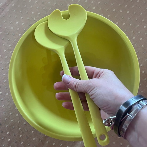 Serving bowl like new 26 x 13