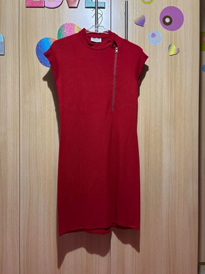 Sarah Lawrence red dress with zipper like new, size M-L