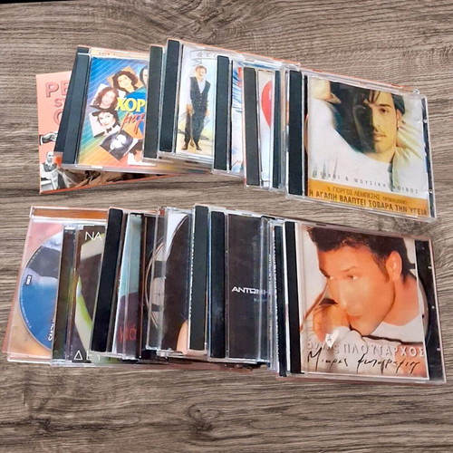 Large collection of Greek music CDs over 25 pieces, like new condition