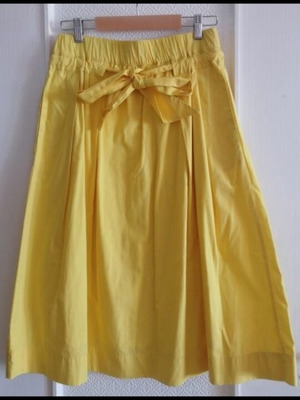 Zara yellow midi skirt like new, size medium