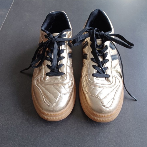 Kurt Geiger metallic gold sneakers with black laces size 39 like new