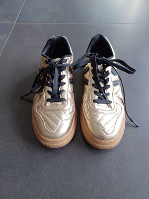 Kurt Geiger metallic gold sneakers with black laces size 39 like new
