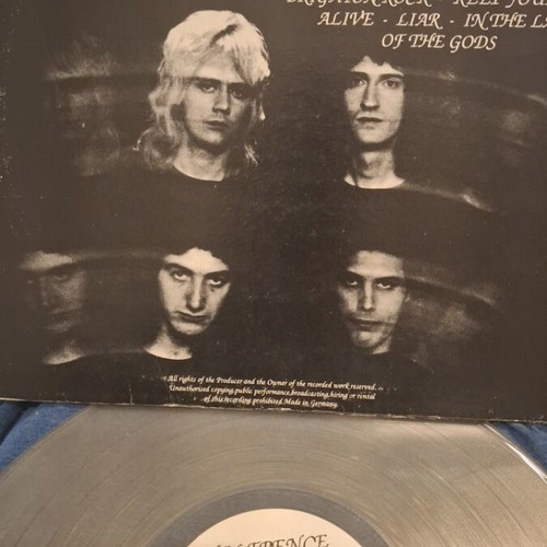 Queen Black N White vinyl like new, rock