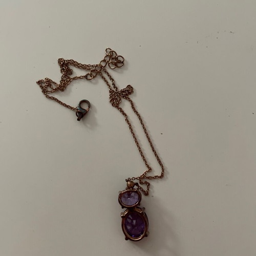 Women's necklace like new, purple