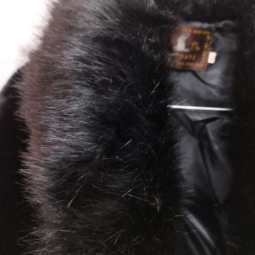 Short fur jacket like new, synthetic, size L, black