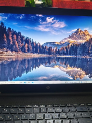Laptop HP 15-bs121nv 15,6'' FHD i3 6GB 256GB SSD Windows 11 σαν καινούργιο